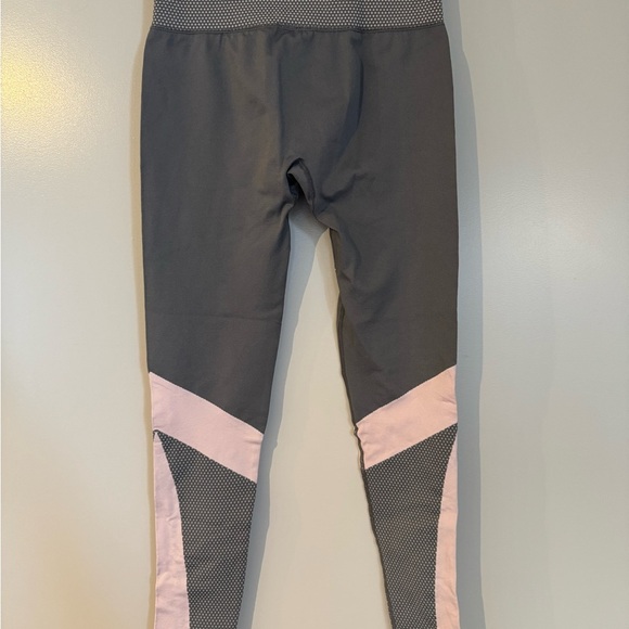 Forever21 Gray & Lavender Gym Colorblock Leggings (Size Small) - Picture 6 of 8